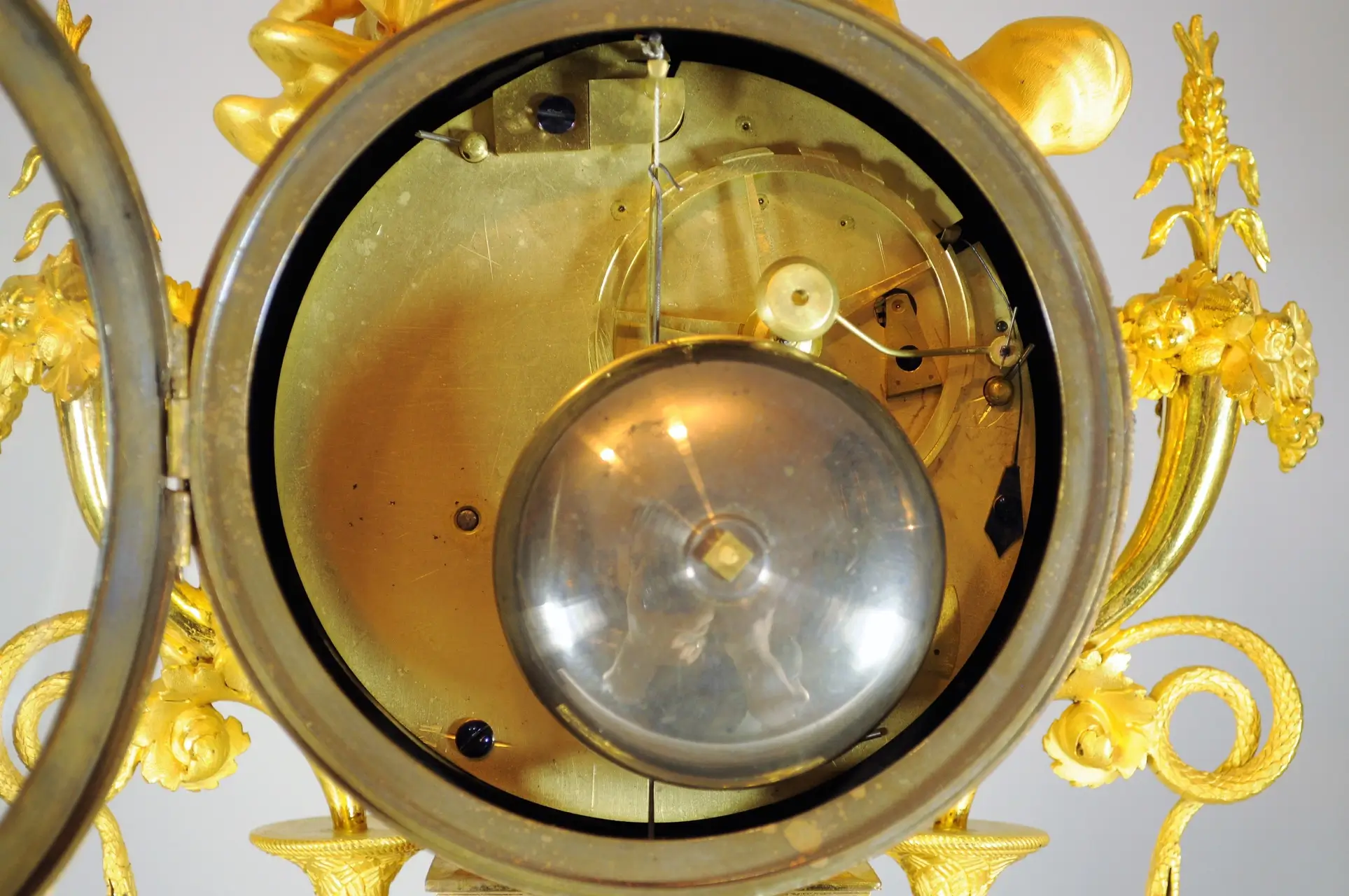 pendola direttorio con cariatidi,top time srl