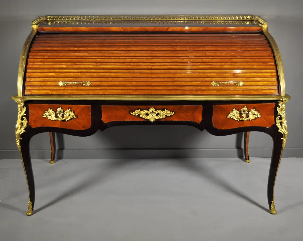 Bureau à cylindre francese di fine epoca luigi xv - immagine 2