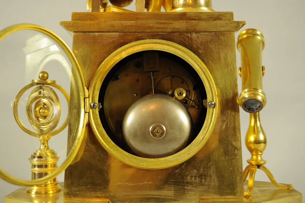 Pendola francese rappresentante l'allegoria dell'Astronomia - immagine 11