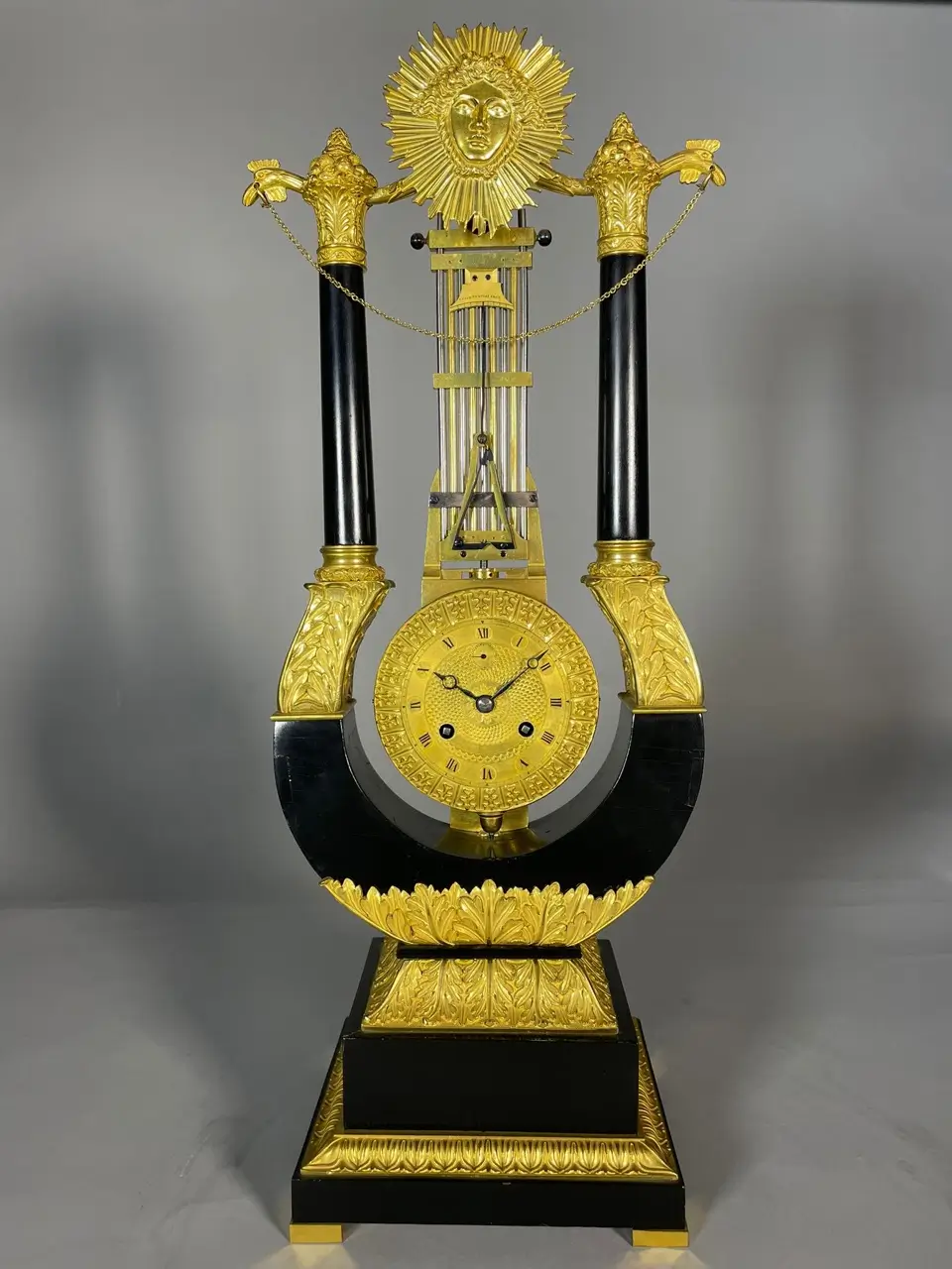 Regolatore francese Carlo X del modello “lira oscillante”